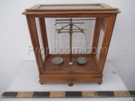 Equal pharmacy scales