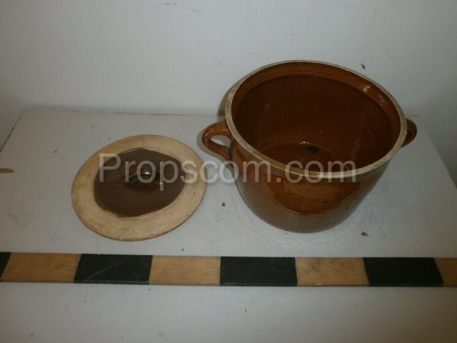 Ceramic pot with lid