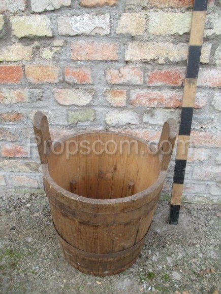 Bucket with forged hoops