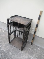 Vězeňský stolek 