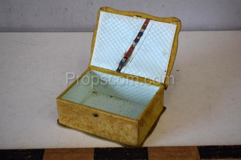 Jewelry box