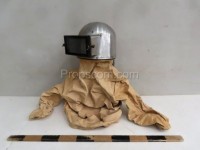 Ochranné helmy s obleky