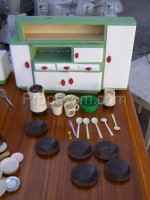 Kitchen equipment for dolls