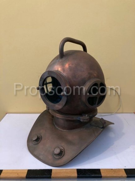 Diving helmet