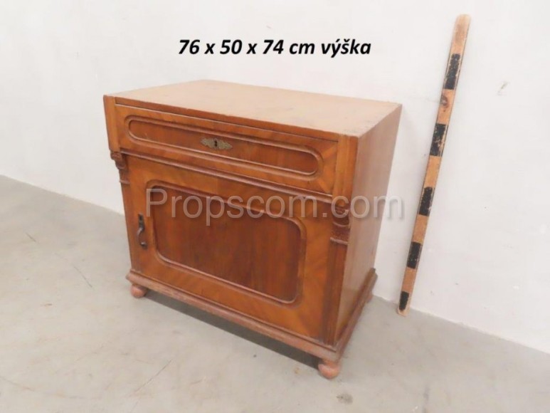 Low cabinet