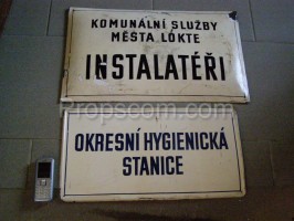 Informační cedule: Instalatéři a Okresní hygienická stanice