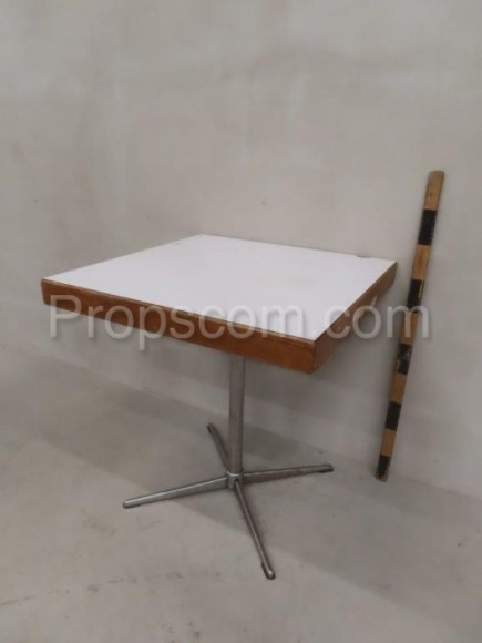 White umakart table