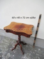 Stůl dřevěný řezbovaný