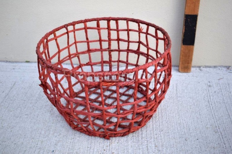 Basket woven red